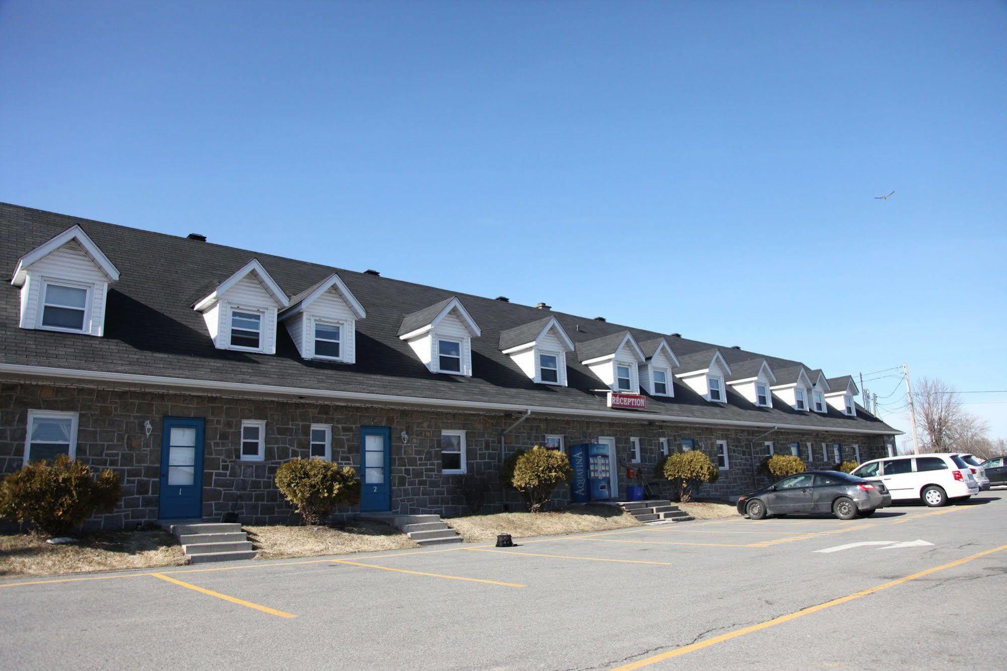Motel Grande Ile Salaberry-de-Valleyfield Exterior foto